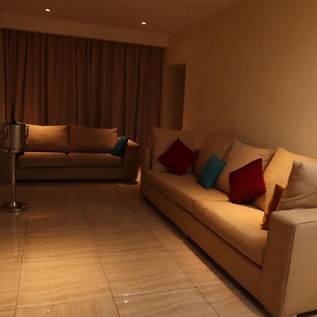 Monty Suites คาลาบาร์ ภายนอก รูปภาพ
