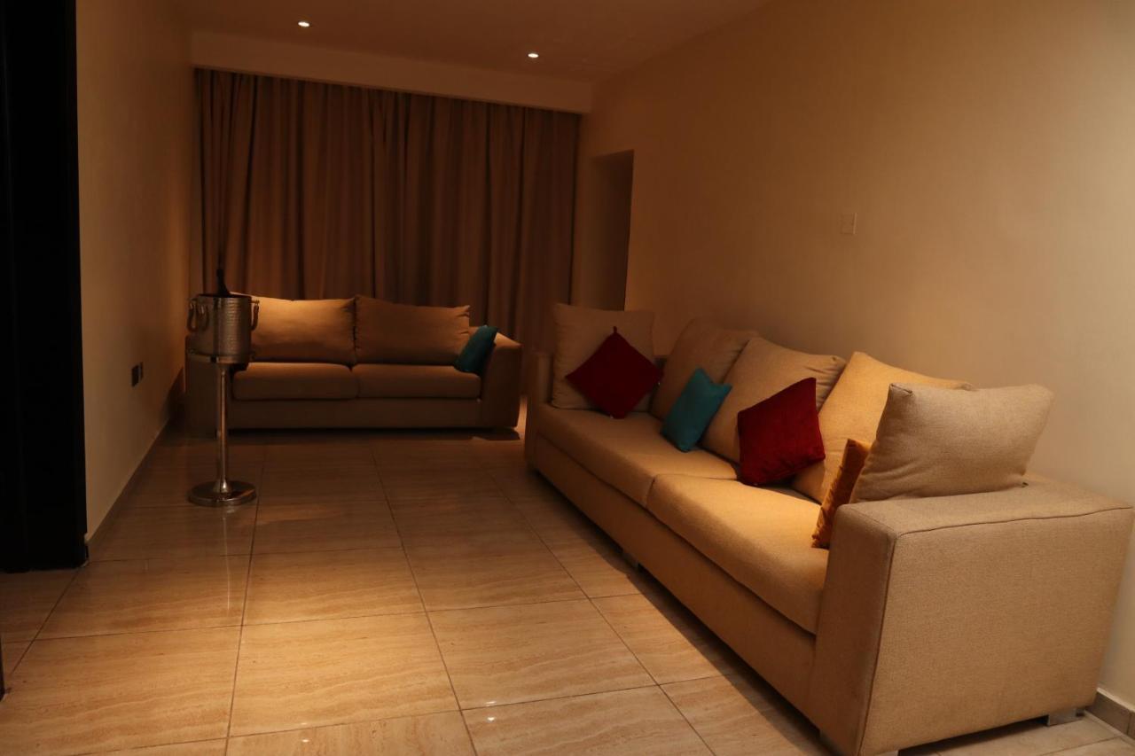 Monty Suites คาลาบาร์ ภายนอก รูปภาพ