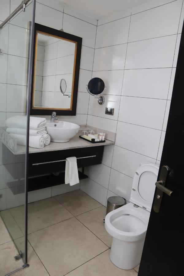 Monty Suites คาลาบาร์ ภายนอก รูปภาพ