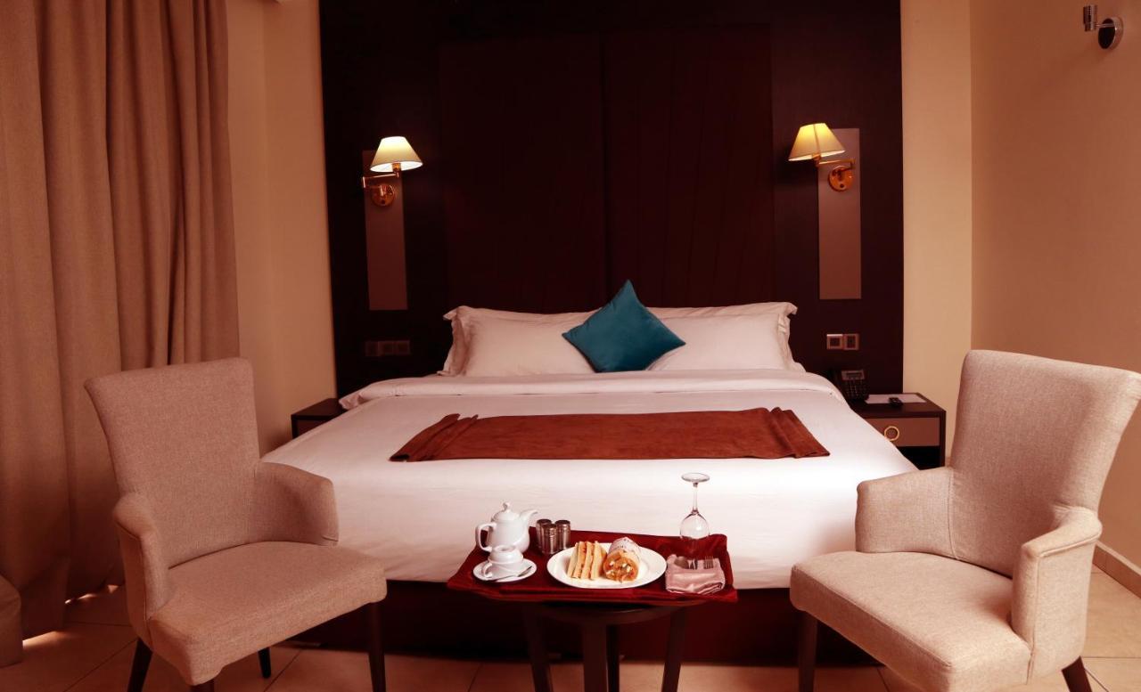 Monty Suites คาลาบาร์ ภายนอก รูปภาพ