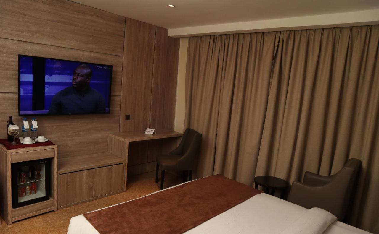 Monty Suites คาลาบาร์ ภายนอก รูปภาพ
