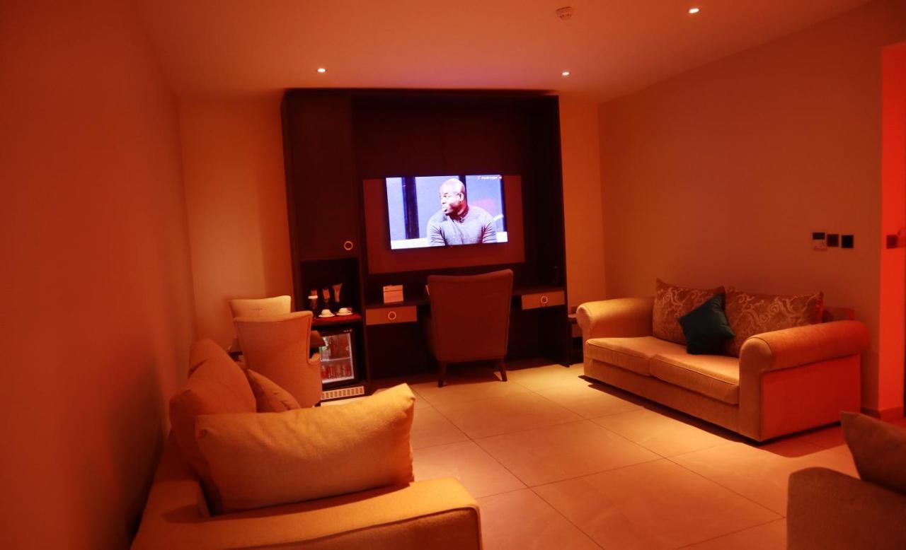 Monty Suites คาลาบาร์ ภายนอก รูปภาพ